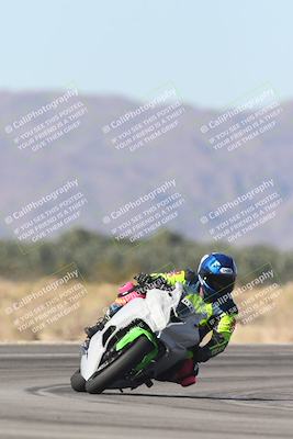 media/Oct-30-2025-Racers Edge (Thu) [[dabbdaf680]]/3-B Group/Session 4 Turn 16/